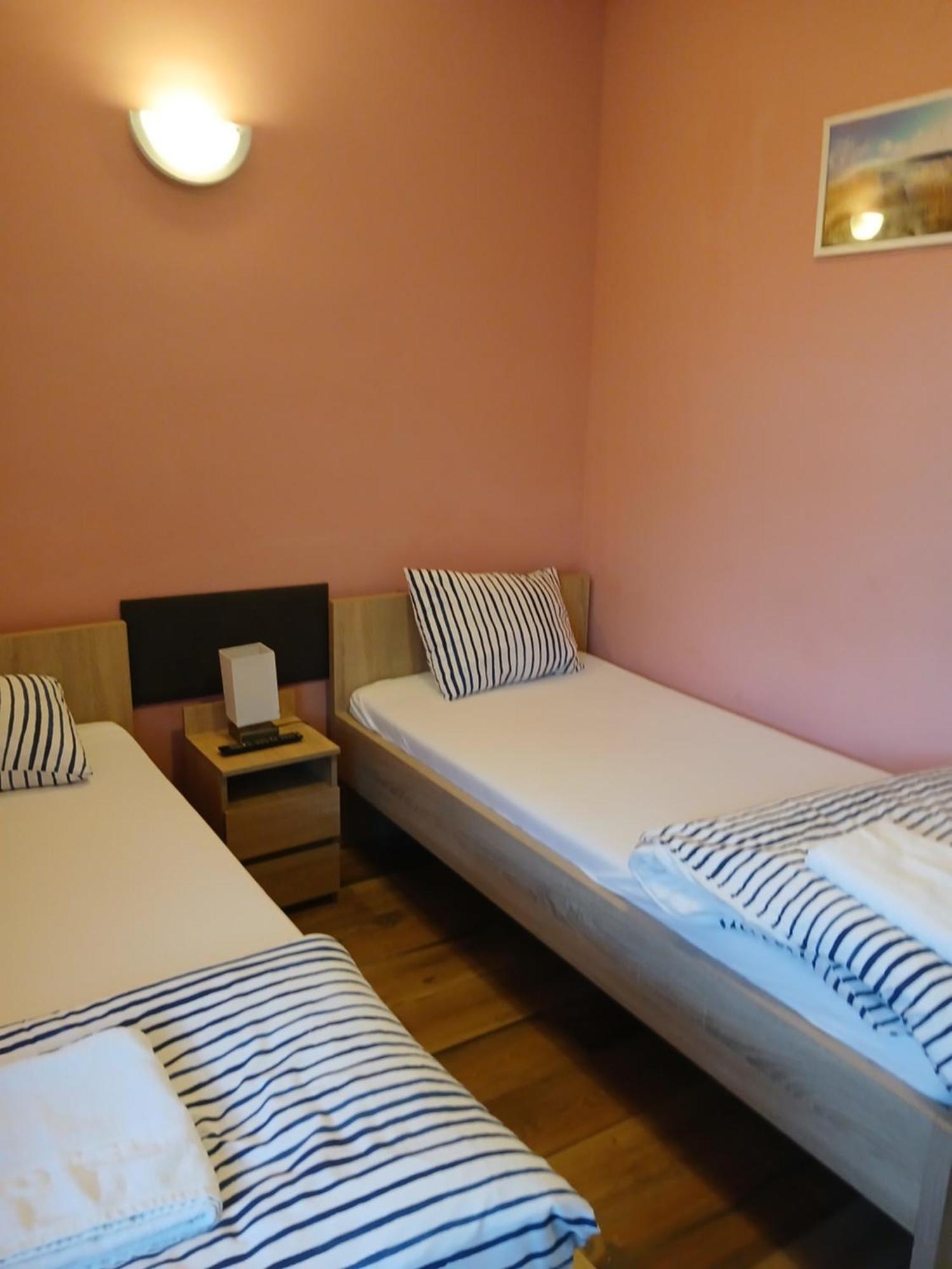 Bed and Breakfast Dom Brama Mazur Оструда Экстерьер фото