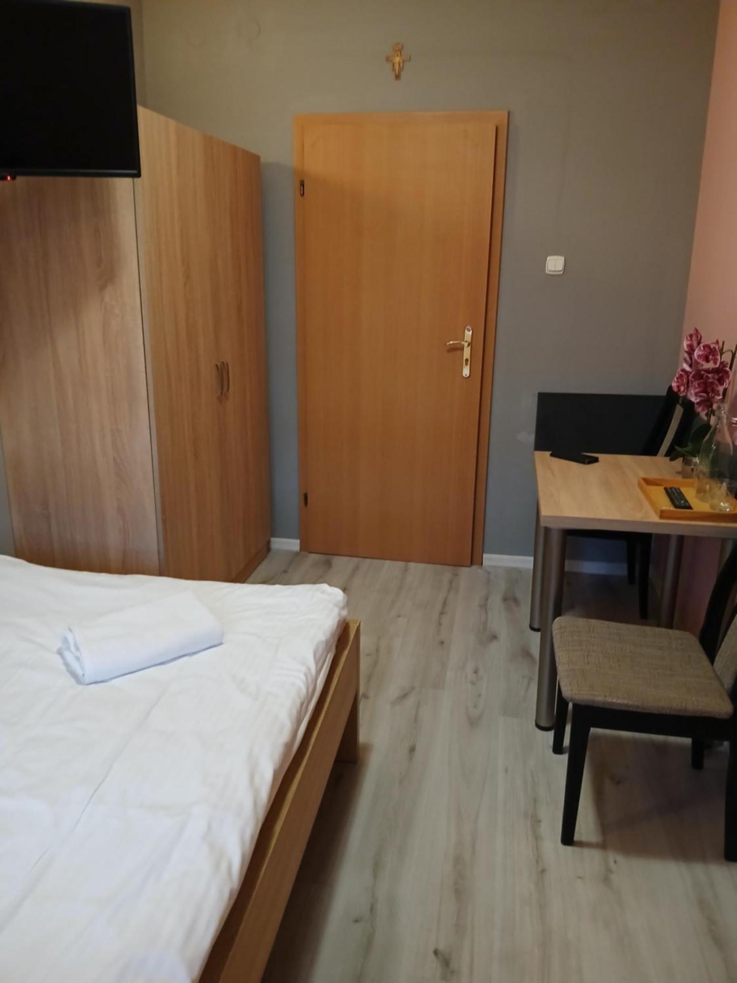 Bed and Breakfast Dom Brama Mazur Оструда Экстерьер фото