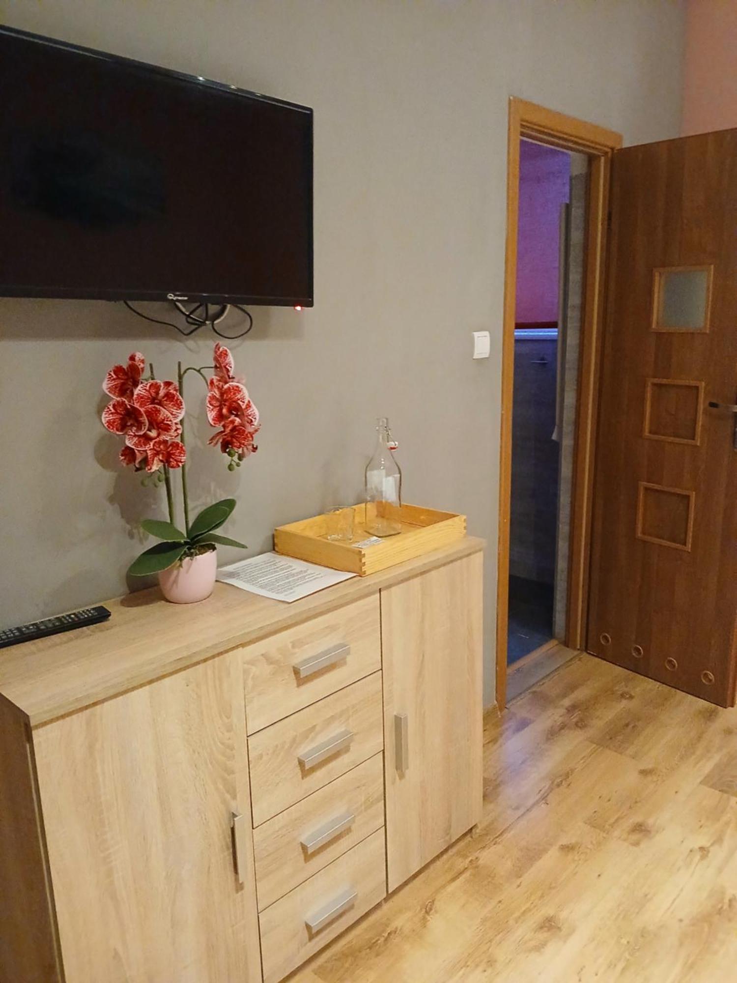 Bed and Breakfast Dom Brama Mazur Оструда Экстерьер фото